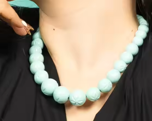 Collier en résine d'ange au design unique, qualité supérieure, bijoux de mode pour femmes, meilleur prix pour les mariages, les fêtes et les anniversaires - Product Image 1