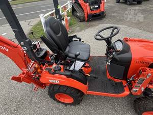 Tractor de Ruedas Diésel BX23S 2025, 4WD, 40HP, Nuevo, Motor de 40HP, Bomba y Caja de Cambios, Componentes Principales, Potencia Nominal de 40HP - Product Image 4