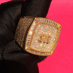 แหวนปาร์ตี้สีทอง18K ของผู้ชาย VVS Moissanite แหวนเพชรชั้นดีเครื่องประดับดีสไตล์ฮิปฮอปได้รับการรับรองคุณภาพระดับพรีเมียม - Product Image 2