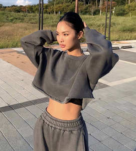 2025 usine Oem Service femmes à capuche haut court sweat haute qualité haut court survêtements - Product Image 5