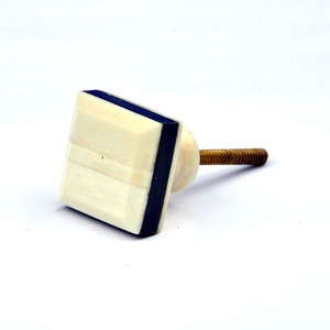 Perillas de Puerta Interiores Contemporáneas Hechas a Mano, Hueso Pulido y Madera Ecológica, Producto Artesanal Natural Moderno y Elegante - Product Image 1