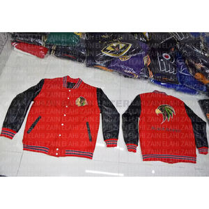 Chaqueta universitaria de lana roja con mangas de cuero negro/Chaqueta universitaria de lana negra Lisa personalizada/Chaqueta universitaria Letterman Manga de cuero - Product Image 3