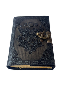 Charcoal Luna Moth en relieve de cuero genuino diario antiguo libro de sombras A5 cuaderno de bocetos diario en blanco con latón C-Lock - Product Image 6