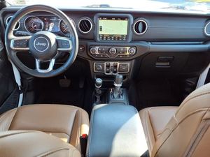 2022 J. E. E. P G. L. A. D. I. A. T. O.R Overland 4x4 3.6L V6 Gasoline Crew Cab Pickup Camión eléctrico todoterreno americano para exportación - Product Image 6