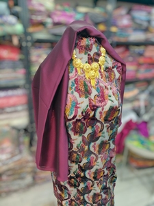 Maqbal Dirac Morado Ciruela con Diseño de Lentejuelas Abstractas Multicolor, Gorgorad Bordado de Lujo y Chal a Juego - Product Image 2