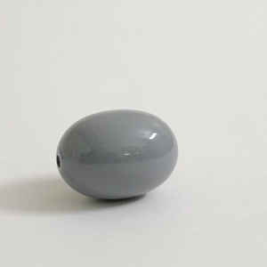 Elegante gris ovalado resina artesanía cuentas pulido acabado Ideal para DIY joyería hacer accesorios hechos a mano y proyectos de arte - Product Image 1