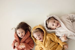 Peignoirs à capuche pour enfants en flanelle thermique de couleur unie Printemps - Product Image 1