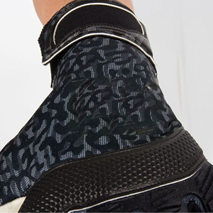 Gants de gardien de but de football Dark Camo avec doigts renforcés et paume antidérapante pour l'entraînement et l'utilisation en match - Product Image 5