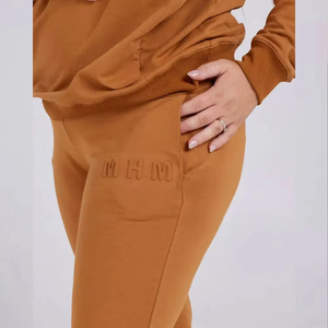 เสื้อแจ็กเก็ตมีฮู้ดแบบสวมหัวพิมพ์ลายสำหรับผู้หญิง OEM กางเกงใส่วิ่งและกางเกงขายาวซักกรดสำหรับยิมออกกำลังกายและวิ่ง - Product Image 4