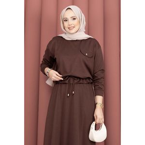 Ensemble décontracté deux pièces marron café pour femme avec détails poches, haut court et jupe, disponible en tailles XS, XXS, XL - Product Image 2