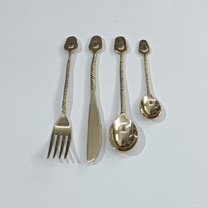 ชุดช้อนส้อมมีดทองเหลืองลายอะโวคาโด ด้ามจับแบบมีลาย พร้อมบริการสลักโลโก้  ประกอบด้วยช้อน ส้อม และมีด - Product Image 1