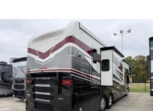 รถบ้านมอเตอร์โฮมอลูมิเนียมดีเซล Ventana 4037 Class A รุ่นปี 2026 กำลังเป็นที่นิยม พร้อมสไลด์ 3 ช่อง รองรับผู้โดยสาร 4-6 คน น้ำหนัก 35,600 ปอนด์ - Product Image 6