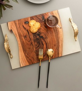 Plateau de service décoratif de luxe fait main en bois époxy avec poignées en métal Artisanat fait main durable et écologique - Product Image 1