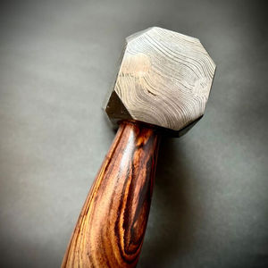 Martillo de Acero de Damasco Hecho a Mano con Mango de Madera, Diseño de Patrón Personalizado, Soporte OEM, Uso Industrial, Alta Durabilidad - Product Image 5
