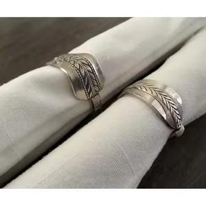 Anillos de Servilleta Decorativos de Metal con Forma de Hoja y Flor - Product Image 3