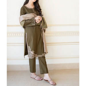 ชุดผ้าชัลวาร์ คามีซ ผ้าฝ้าย/โพลีเอสเตอร์เนื้อนุ่ม พร้อมผ้าคลุมไหล่ ชุดสตรี 3 ชิ้น - Product Image 4