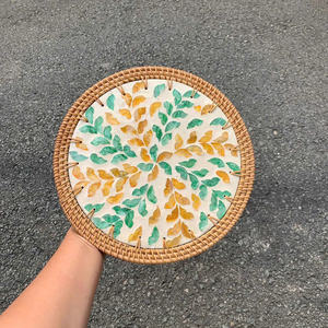 Sous-plat rond en rotin fait à la main, mosaïque de nacre, vente en gros directe d'usine, logo personnalisé, Vietnam, pour table de mariage - Product Image 1
