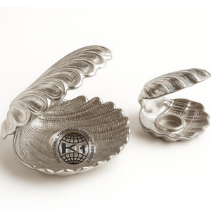 Plato Urli de Metal Blanco Plateado, Hecho a Mano, con Patas de Elefante - Product Image 4