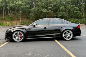 Audi S4 Premium Plus d'occasion 2011, excellent état, prête à être expédiée - Product Image 3