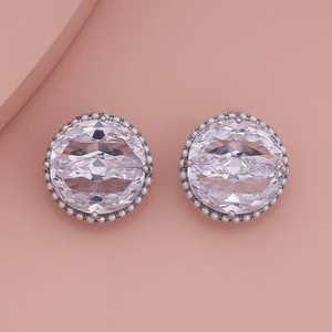 Boucles d'oreilles tendance en acier inoxydable avec incrustation de coquillage et serti clos, en alliage de zinc, pour mariage, fête ou événement religieux - Product Image 1