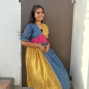 Prix d'usine de haute qualité Style luxueux Premium Looking Femmes Dernière conception Maxi Robes imprimées pour l'été et le printemps Wear - Product Image 1