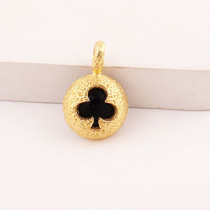 Colgante chapado en oro de gran venta, joyería minimalista con piedra de ónice negro, colgante de latón macizo con símbolo de carta de póker - Product Image 1