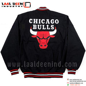 Blouson d'université de baseball en cuir PU avec logo brodé personnalisé pour homme avec design et logo personnalisés - Product Image 3