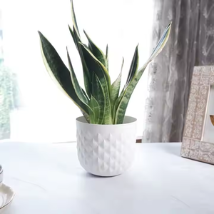 Maceta de flores de metal Premium 2025 Cuenta con una combinación de diseño irregular dorado y blanco y maceta con acabado de mármol antiguo - Product Image 4