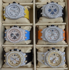 Listo Stock a granel disponible Pantalla digital de acero inoxidable Moissanite Diamonds VVS Clarity Iced para reloj de cuarzo Cuero - Product Image 2