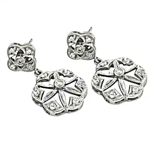 Pendientes de Plata 925 con Forma de Flor y Detalles de Diamantes, Joyería Elegante para Mujer - Product Image 1