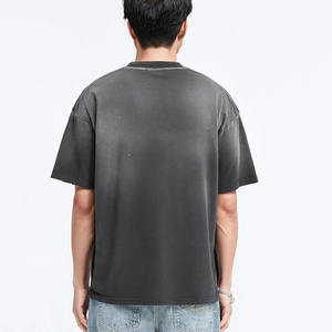 T-shirt ample et court en coton French Terry noir, effet vintage délavé et décoloré au soleil, avec impression sérigraphiée en relief, pour homme - Product Image 6