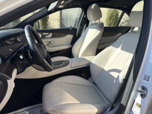 Mercedes-Benz E 350 AWD 4MATIC 2023 Usado en Buen Estado - Product Image 4