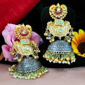 Kundan และ jhumkas โลหะพรีเมี่ยมความทนทานและความเงางามของโลหะที่มีคุณภาพสูงเหมาะสำหรับงานแต่งงานเทศกาลหรือโอกาสที่ยิ่งใหญ่ - Product Image 2