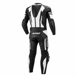 Ajoutez des sliders de protection dorsale et des protections CE. Personnalisez les couleurs, les logos et le nom du pilote. Produisez des commandes individuelles ou en gros. - Product Image 3