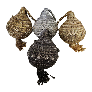 Pochette élégante pour femme en métal perlé avec fermeture à pression, forme personnalisée, doublure en soie, sangle de transport légère, élégante pour les mariages et les fêtes - Product Image 1