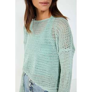 Suéter de punto con textura de malla y corte relajado - Product Image 1