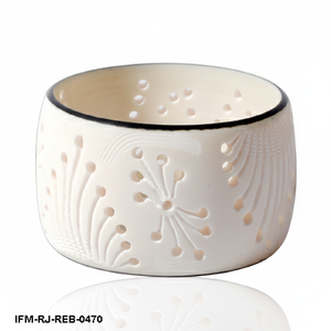 Brazalete Artesanal de Resina Tallada, Crepusculum, Color Crema Marfil, Diseño Calado, Elegante Brazalete Hecho a Mano - Product Image 3