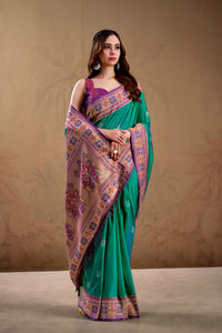 ผ้าซิ่นไหมชีฟอง Fendy Salem ของ Dhwaja Export เป็นมิตรกับสิ่งแวดล้อม พิมพ์ลายดิจิทัล หนัก 3 มม. ประดับเลื่อมสีรุ้ง เหมาะสำหรับทุกฤดู พร้อมเสื้อคลุม - Product Image 5