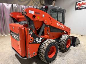Chargeuse compacte Kubota SSV75 2022, diesel, godet de 48 pouces, boîte de vitesses hydraulique Parker, capacité de levage de 1880 lb, capacité de levage de charge utile de 8421 lb - Product Image 3