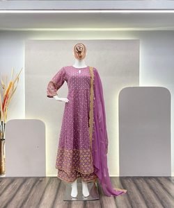 Robe vêtements islamiques Modeste Muslima Tenue: Abayas, Hijabs, & Mode islamique pour un habillage élégant - Product Image 2