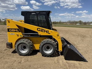 Composants essentiels du moteur de chargeuse sur pneus diesel jaune Gehl Skid Steer Loader - Product Image 5