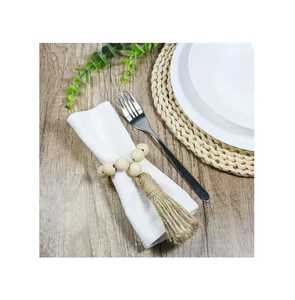 Rond de serviette perlé en bois fait main pour la décoration de la maison de mariage forme ronde et porte-serviette design boho - Product Image 1