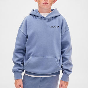 Sweat à capuche pour garçons avec épaules tombantes et logo personnalisable pour les acheteurs en gros, prix avantageux / Manches longues et poches kangourou - Product Image 1