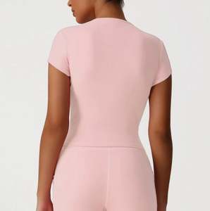 Vente en gros T-shirts solides et légers pour femmes Vêtements de sport personnalisables de haute qualité dans des tailles plus haut de gamme pour les femmes - Product Image 2