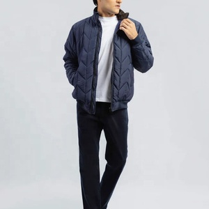 Chaqueta acolchada de nailon azul para hombre, chaqueta cálida de invierno con cremallera ajustada geométrica, característica transpirable - Product Image 5