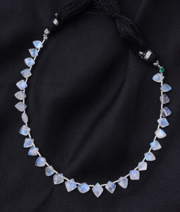 Perles de cristal de pierre de lune arc-en-ciel ovales à facettes de haute qualité avec éclat blanc, certifiées par un tiers pour bijoux faits à la main - Product Image 1