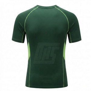 T-shirts de compression personnalisés avec matière anti-humidité, coupe athlétique pour les équipes sportives et les athlètes professionnels - Product Image 2