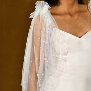 Bridella MG27-I Tocado de Hombro Elegante y Ligero de Perlas y Malla Color Marfil para Bodas, Bailes de Graduación y Eventos Formales - Product Image 5