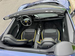 Ferrari 296 GTS Convertible 2024 Certificado, Seminuevo, Motor Turbo Híbrido, Interior en Cuero Claro, Tracción Trasera, ACC - Product Image 2