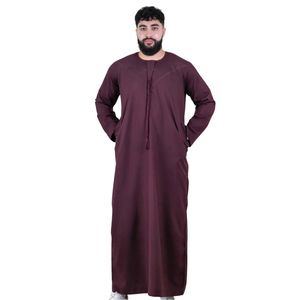 Thobe émirati de qualité supérieure bordeaux luxe Kandura vêtements arabes traditionnels élégant hommes Jubba doux et respirant tenue islamique moderne - Product Image 3
